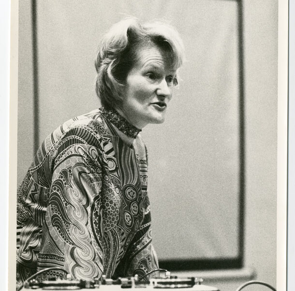 CATALOGUE NUMBER: ORAM/7/5/001 NAME: Daphne Oram giving a presentation at East Surrey College, Redhill in 1980 CREDIT: Photograph: Keith Harding.